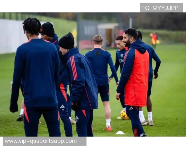 阿莫林积极引入青训新星18岁莱西在一线队训练中表现抢眼