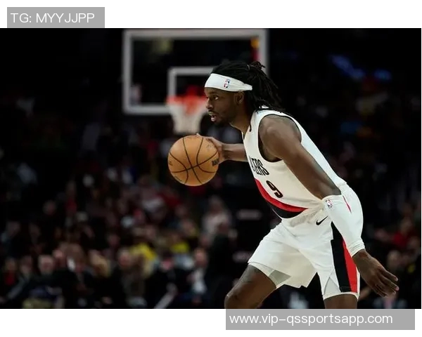 格兰特上半场表现出色9投4中斩获15分3篮板三分球命中率高达50